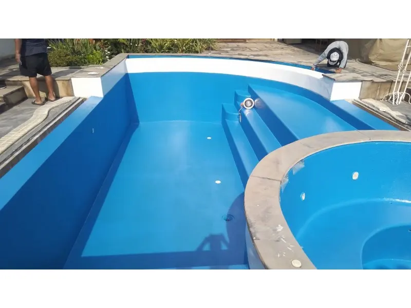 SPRAY DECK EN VEREDA DE PISCINA